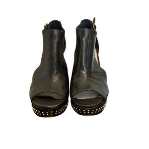 Vince Camuto Shooties